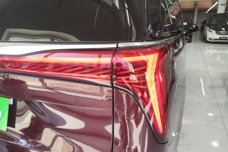 Used Buick Century 2023 2.0T Six-Seater Yinshi Edition Right Rear Taillight