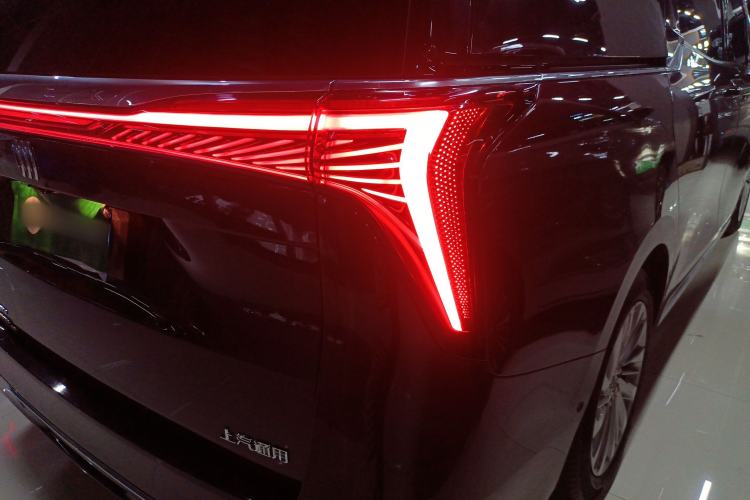 Used Buick Century 2023 2.0T Six-Seater Yinshi Edition Right Rear Taillight