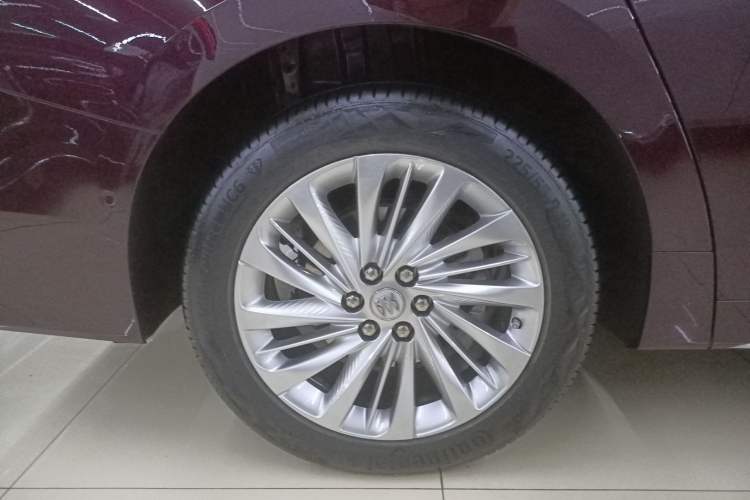 Used Buick Century 2023 2.0T Seven-Seater Yinshi Edition Right Rear Wheel Hub