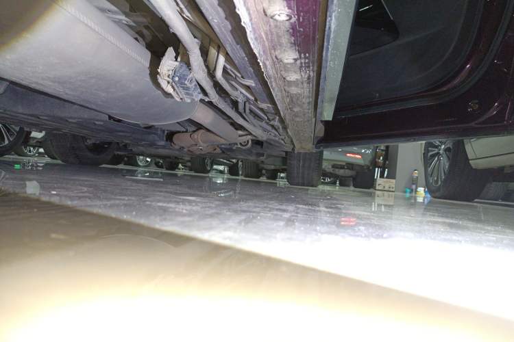 Used Buick Century 2023 2.0T Six-Seater Yinshi Edition Right Side Sill