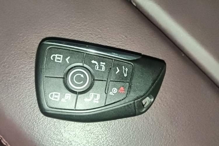 Used Buick Century 2023 2.0T Six-Seater Yinshi Edition Vehicle Key