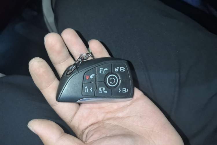 Used Buick Century 2023 2.0T Seven-Seater Yinshi Edition Vehicle Key