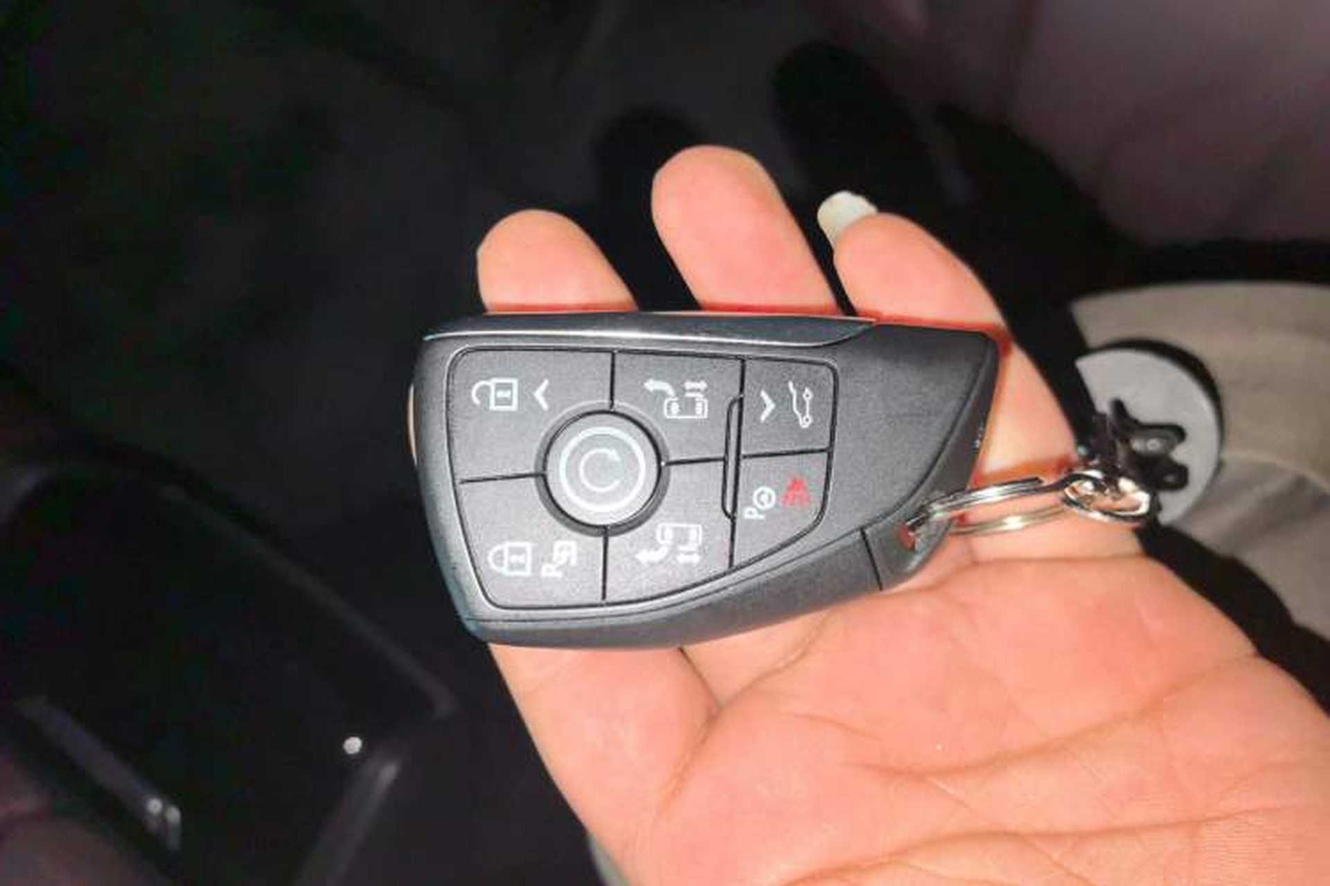 Used Buick Century 2023 2.0T Six-Seater Yinshi Edition Vehicle Key