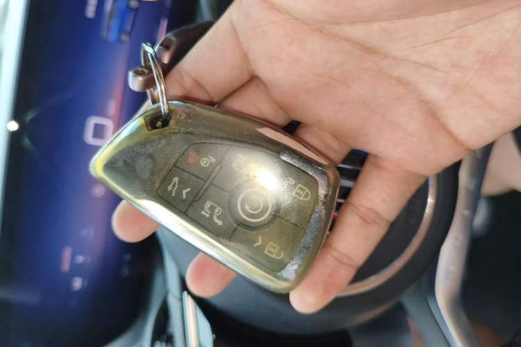 Used Buick Century 2023 2.0T Six-Seater Yinshi Edition Vehicle Key