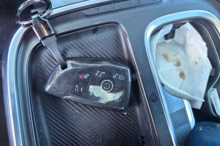 Used Buick Century 2023 2.0T Six-Seater Yinshi Edition Vehicle Key