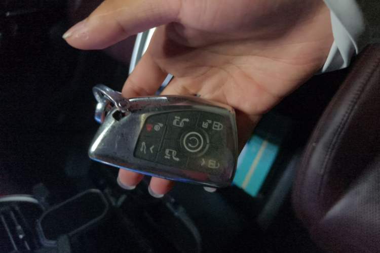 Used Buick Century 2023 2.0T Six-Seater Yinshi Edition Vehicle Key