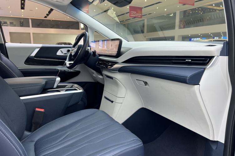 Used Buick Century 2023 2.0T Four-Seat Private Edition Interior 9