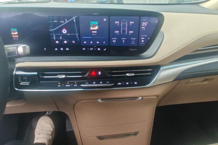 Used Buick Century 2023 2.0T Seven-Seater Deluxe Edition Audio And AC Panel