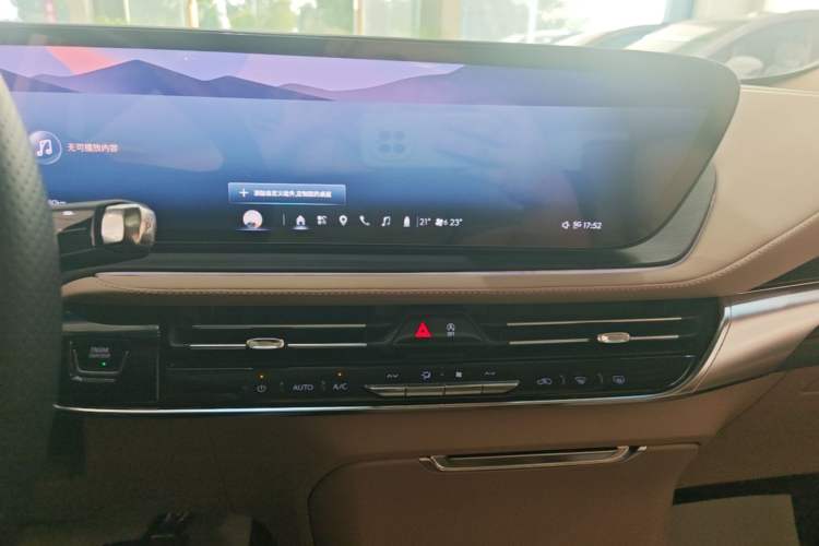 Used Buick Century 2023 2.0T Seven-Seater Deluxe Edition Audio And AC Panel