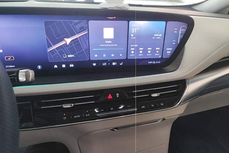 Used Buick Century 2023 2.0T Six-Seater Yinshi Edition Audio And AC Panel