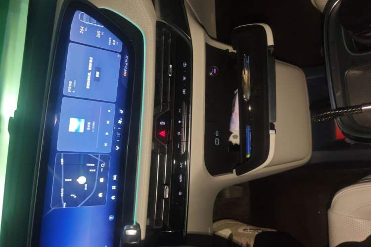 Used Buick Century 2023 2.0T Six-Seater Yinshi Edition Audio And AC Panel