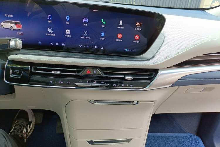 Used Buick Century 2023 2.0T Six-Seater Yinshi Edition Audio And AC Panel