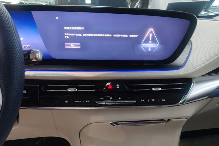 Used Buick Century 2023 2.0T Six-Seater Yinshi Edition Audio And AC Panel