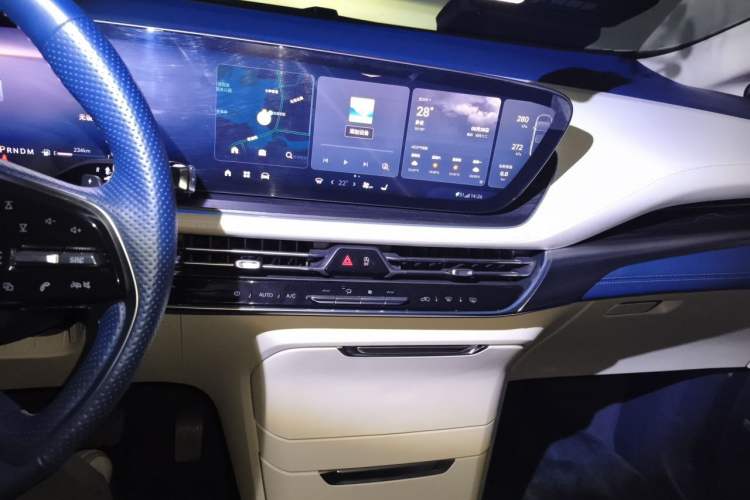 Used Buick Century 2023 2.0T Seven-Seater Yinshi Edition Audio And AC Panel