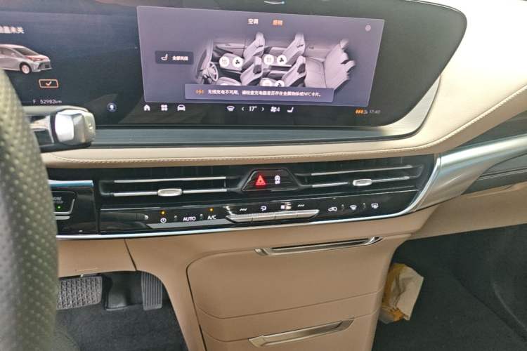 Used Buick Century 2023 2.0T Seven-Seater Deluxe Edition Audio And AC Panel