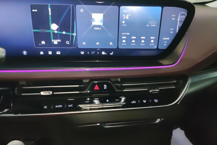 Used Buick Century 2023 2.0T Six-Seater Yinshi Edition Audio And AC Panel