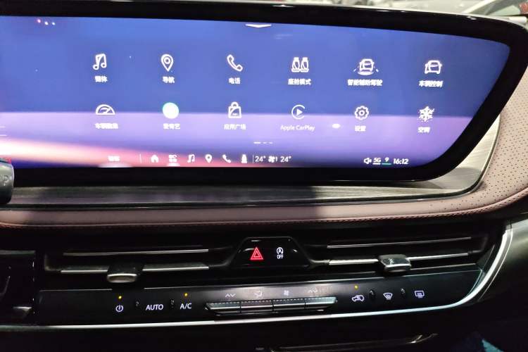 Used Buick Century 2023 2.0T Six-Seater Yinshi Edition Audio And AC Panel