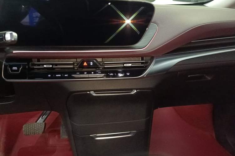 Used Buick Century 2023 2.0T Six-Seater Yinshi Edition Audio And AC Panel
