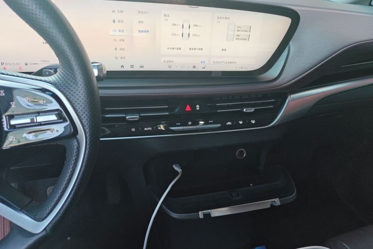 Used Buick Century 2023 2.0T Six-Seater Yinshi Edition Audio And AC Panel
