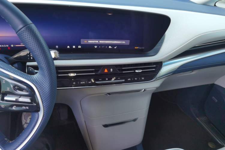 Used Buick Century 2023 2.0T Six-Seater Yinshi Edition Audio And AC Panel