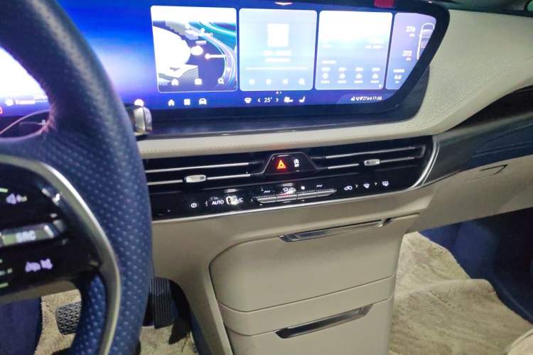 Used Buick Century 2023 2.0T Seven-Seater Yinshi Edition Audio And AC Panel