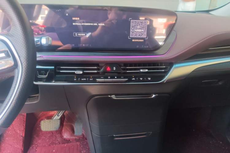 Used Buick Century 2023 2.0T Six-Seater Yinshi Edition Audio And AC Panel