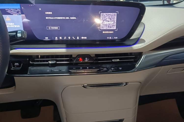Used Buick Century 2023 2.0T Six-Seater Yinshi Edition Audio And AC Panel