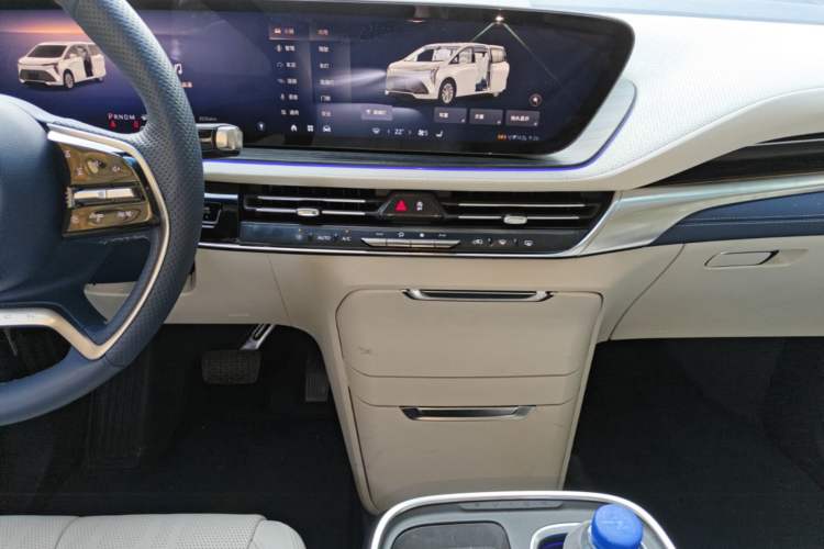 Used Buick Century 2023 2.0T Six-Seater Yinshi Edition Audio And AC Panel