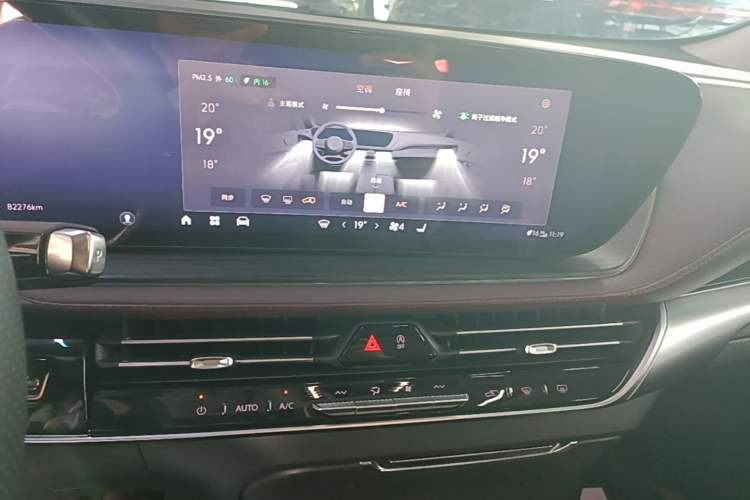 Used Buick Century 2023 2.0T Six-Seater Yinshi Edition Audio And AC Panel