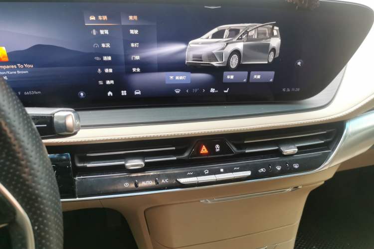 Used Buick Century 2023 2.0T Seven-Seater Deluxe Edition Audio And AC Panel