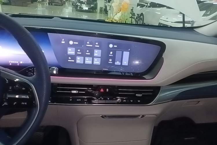 Used Buick Century 2023 2.0T Six-Seater Yinshi Edition Audio And AC Panel