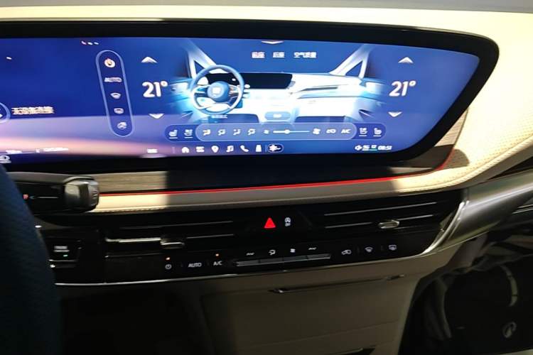 Used Buick Century 2023 2.0T Six-Seater Yinshi Edition Audio And AC Panel