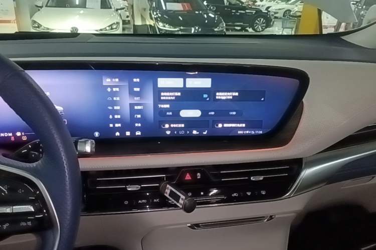 Used Buick Century 2023 2.0T Six-Seater Yinshi Edition Audio And AC Panel