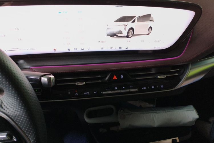 Used Buick Century 2023 2.0T Six-Seater Yinshi Edition Audio And AC Panel