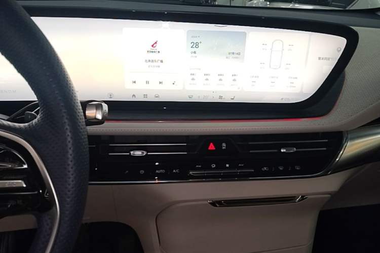 Used Buick Century 2023 2.0T Six-Seater Yinshi Edition Audio And AC Panel