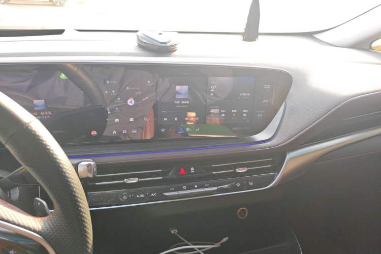 Used Buick Century 2023 2.0T Six-Seater Yinshi Edition Audio And AC Panel