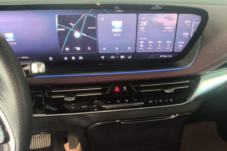 Used Buick Century 2023 2.0T Seven-Seater Yinshi Edition Audio And AC Panel