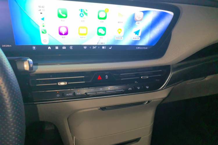Used Buick Century 2023 2.0T Six-Seater Yinshi Edition Audio And AC Panel