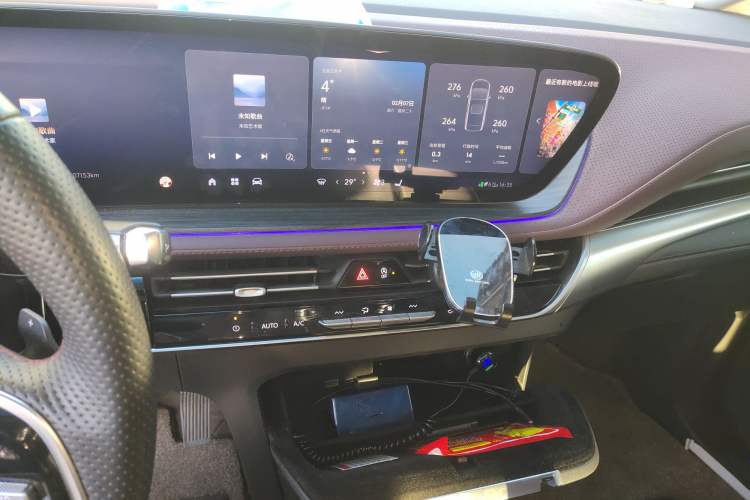 Used Buick Century 2023 2.0T Six-Seater Yinshi Edition Audio And AC Panel