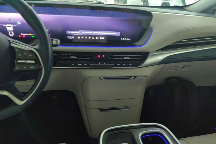 Used Buick Century 2023 2.0T Six-Seater Yinshi Edition Audio And AC Panel