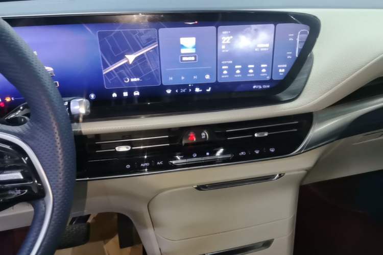 Used Buick Century 2023 2.0T Six-Seater Yinshi Edition Audio And AC Panel