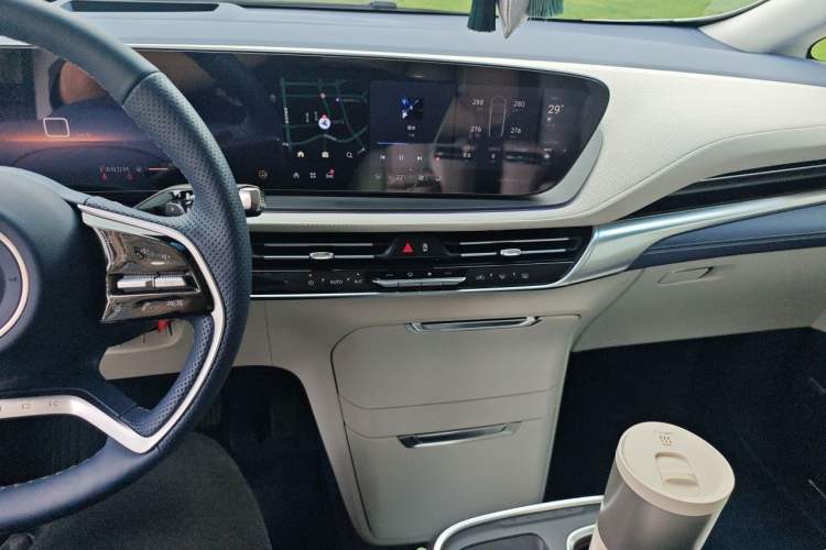 Used Buick Century 2023 2.0T Seven-Seater Yinshi Edition Audio And AC Panel