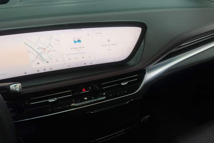 Used Buick Century 2023 2.0T Six-Seater Yinshi Edition Audio And AC Panel