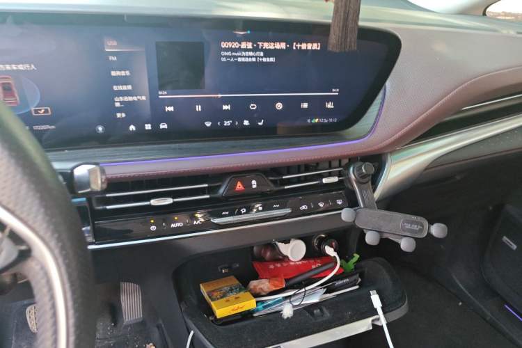Used Buick Century 2023 2.0T Six-Seater Yinshi Edition Audio And AC Panel