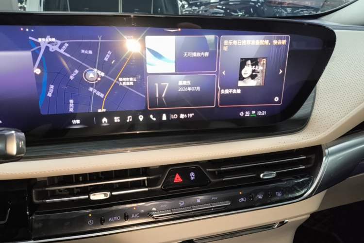 Used Buick Century 2023 2.0T Seven-Seater Yinshi Edition Audio And AC Panel
