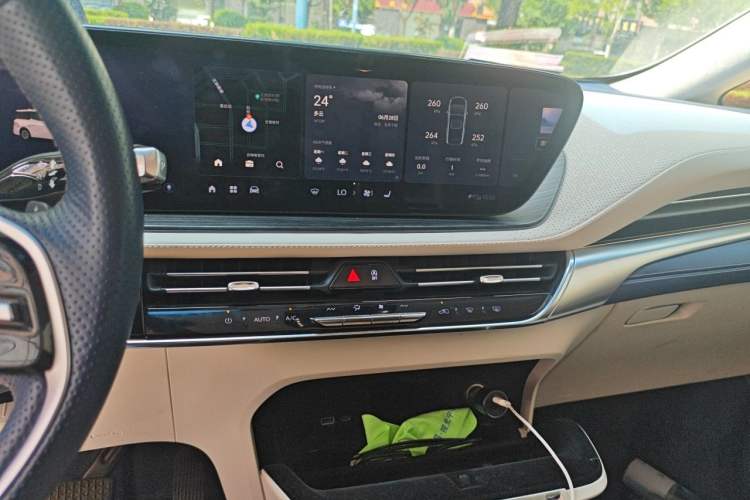 Used Buick Century 2023 2.0T Six-Seater Yinshi Edition Audio And AC Panel