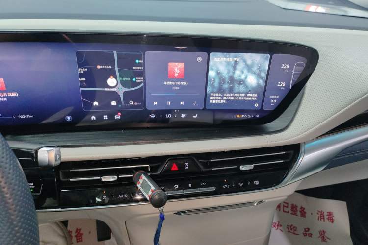 Used Buick Century 2023 2.0T Six-Seater Yinshi Edition Audio And AC Panel