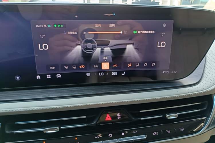 Used Buick Century 2023 2.0T Six-Seater Yinshi Edition Audio And AC Panel