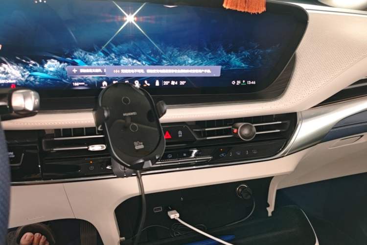 Used Buick Century 2023 2.0T Six-Seater Yinshi Edition Audio And AC Panel