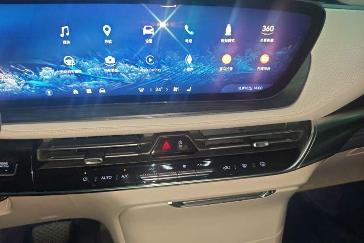 Used Buick Century 2023 2.0T Six-Seater Yinshi Edition Audio And AC Panel
